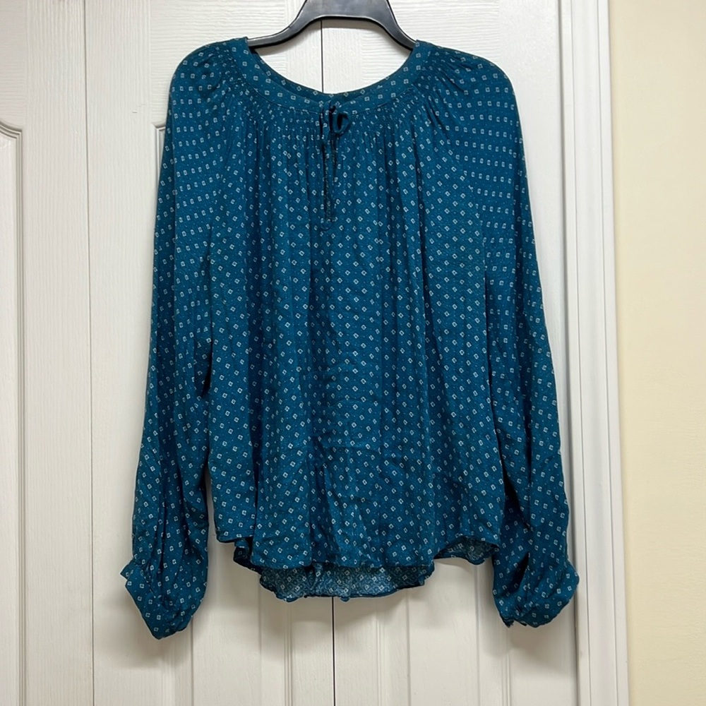 Aeropostale Blue Boho Top With White Patterns Size XL